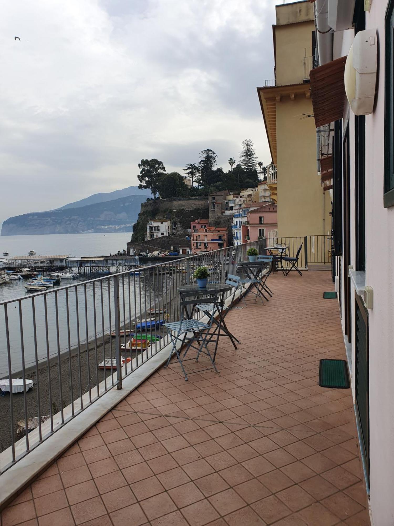 Ferienwohnung Il Borgo Antico Sorrento Sea View Exterior foto