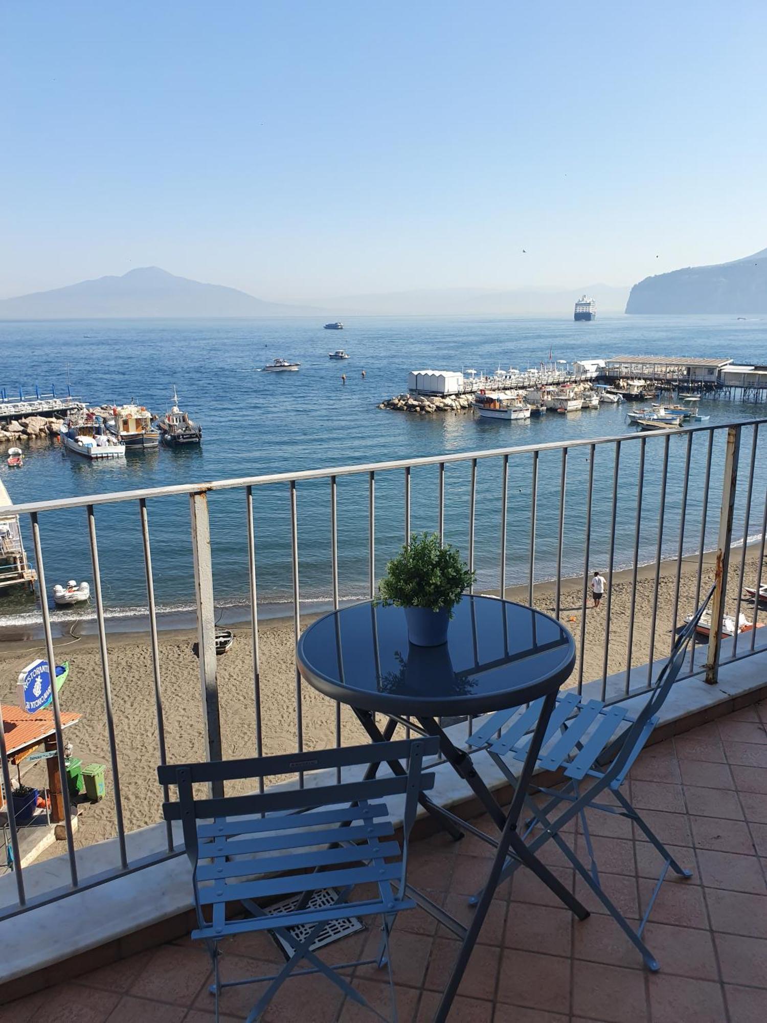 Ferienwohnung Il Borgo Antico Sorrento Sea View Exterior foto