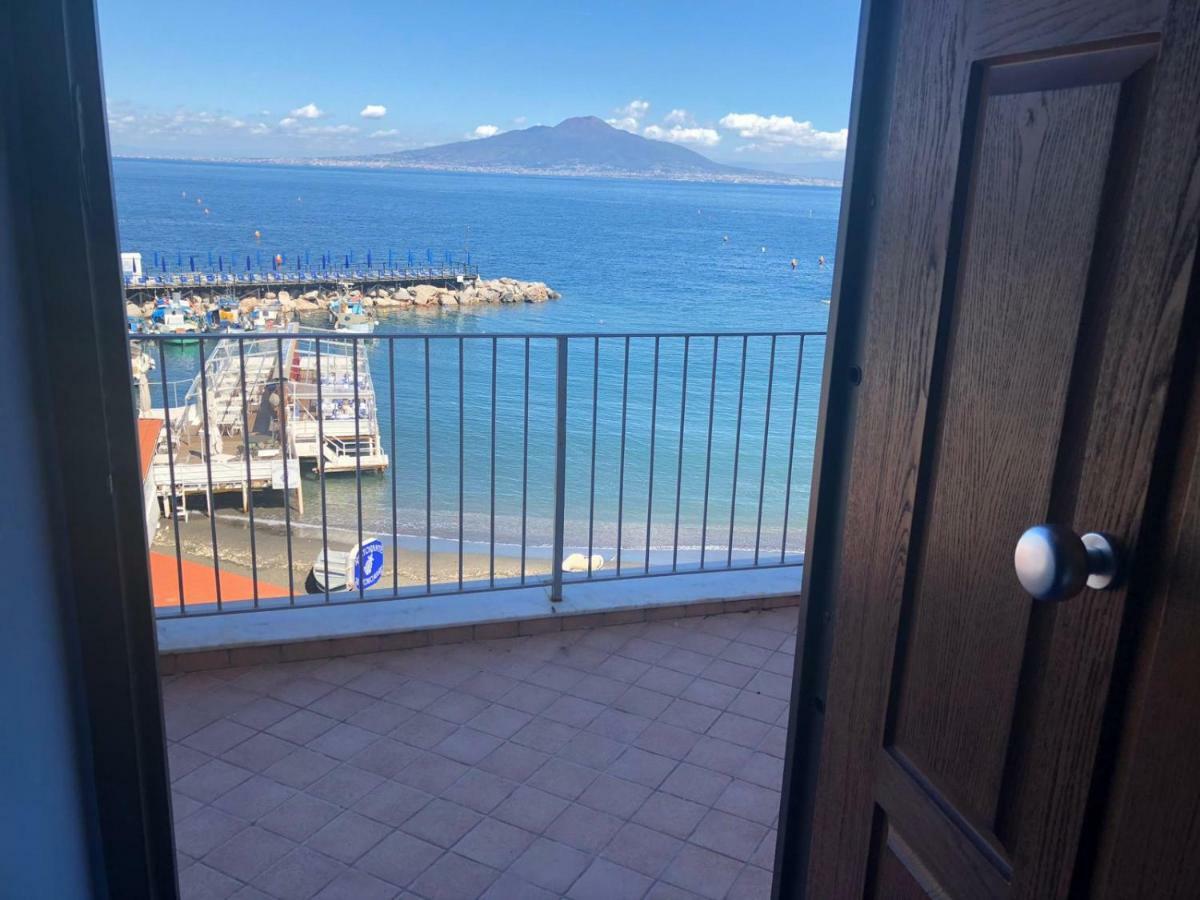 Ferienwohnung Il Borgo Antico Sorrento Sea View Exterior foto